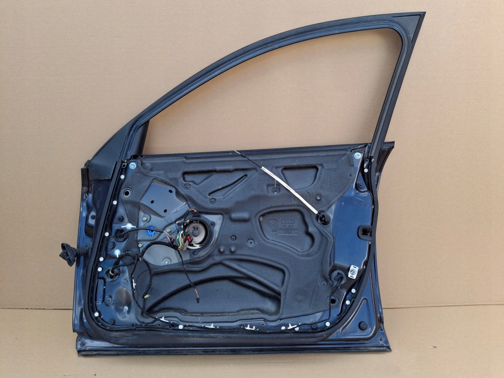 Audi a6 c6 дверь правый  перед правое  стекло механизм замок Недорого