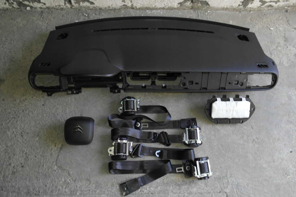 фото №1, Citroen c3 iii панель приладів pulpit подушка безпеки ремені панель приладів панель  полиця pas