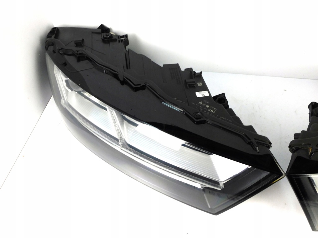 Audi q7 4m фара правый  левая full led 4m0941033-34 в Украине