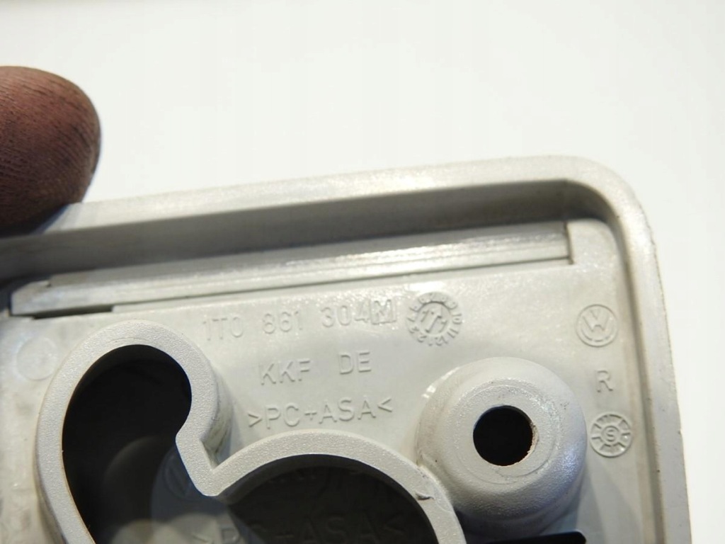 фото №6, Кронштейн кронштейн шторка правый vw passat b7 kombi 1t0861304m