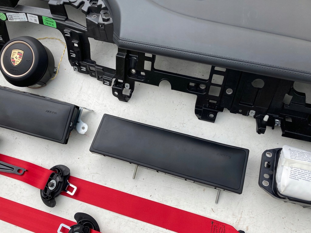 фото №5, Porsche taycan 9j1 приборная панель консоль подушки безопасности ремни