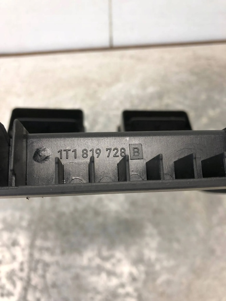 фото №7, Решётки обдув средний vw touran 1t1819728b