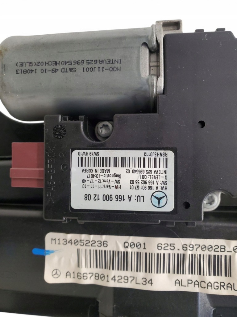 фото №9, Mercedes-benz ml w166 a1667801429 люк