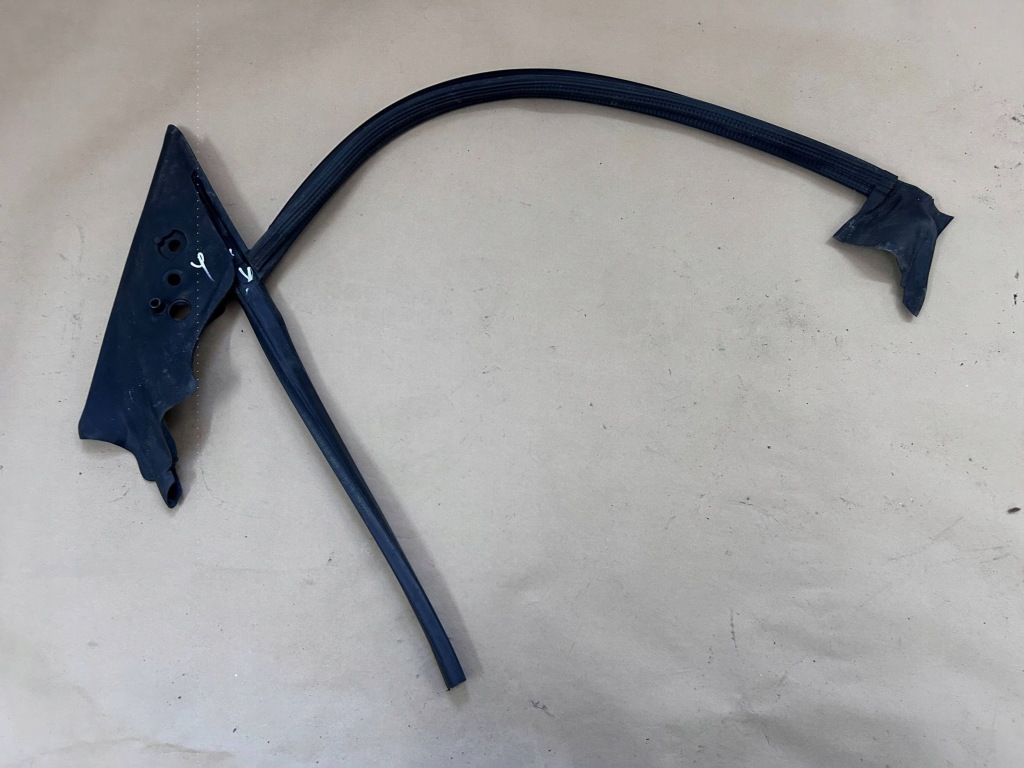 фото №1, Прокладка дверь правый перед передних 8t8837480d audi a5 8t