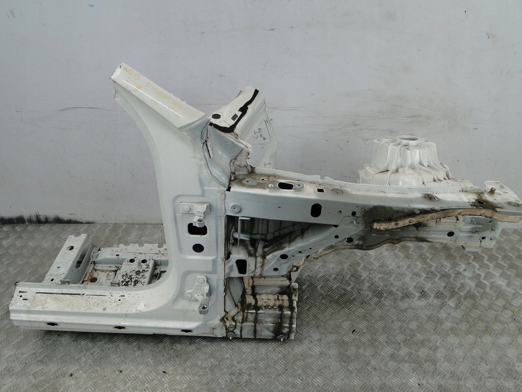 фото №2, Чверть права перед mercedes e klasa w213