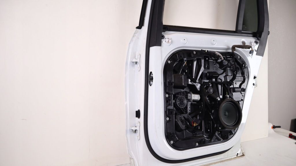 Купити Volvo xc90 2 двері праве задній