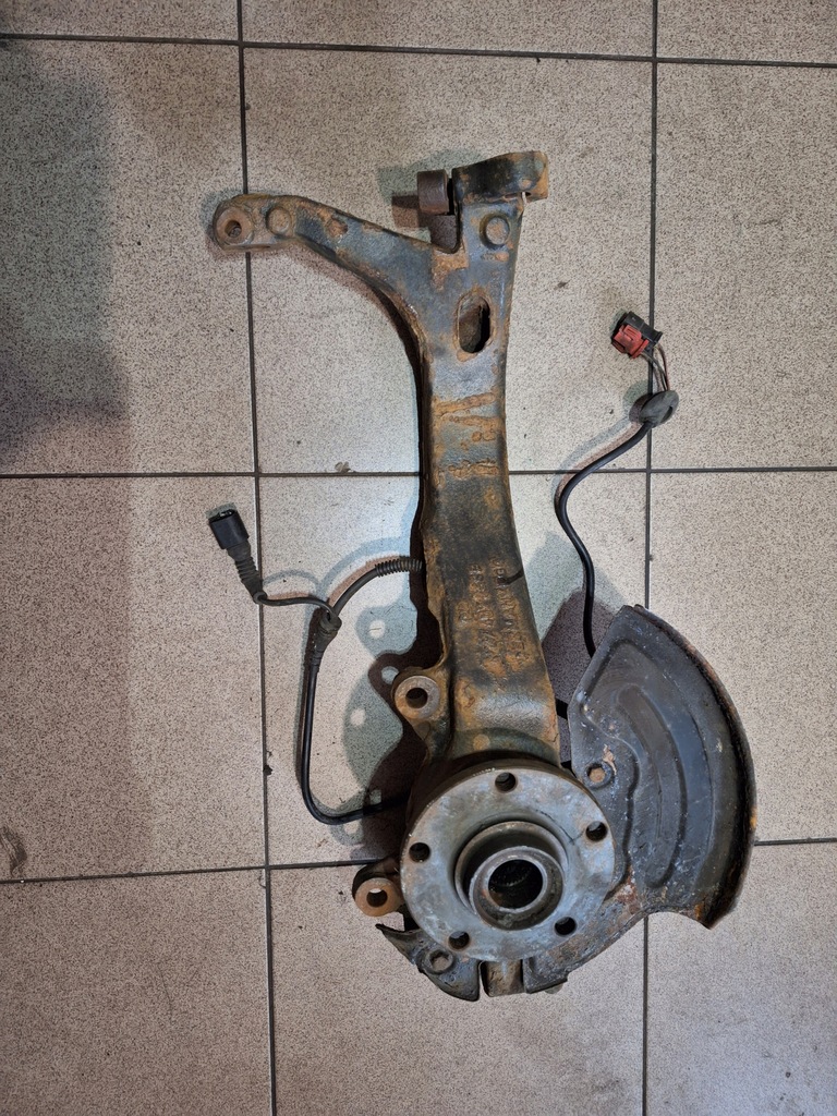 фото №1, Поворотный кулак правая перед audi a6 c5 allroad