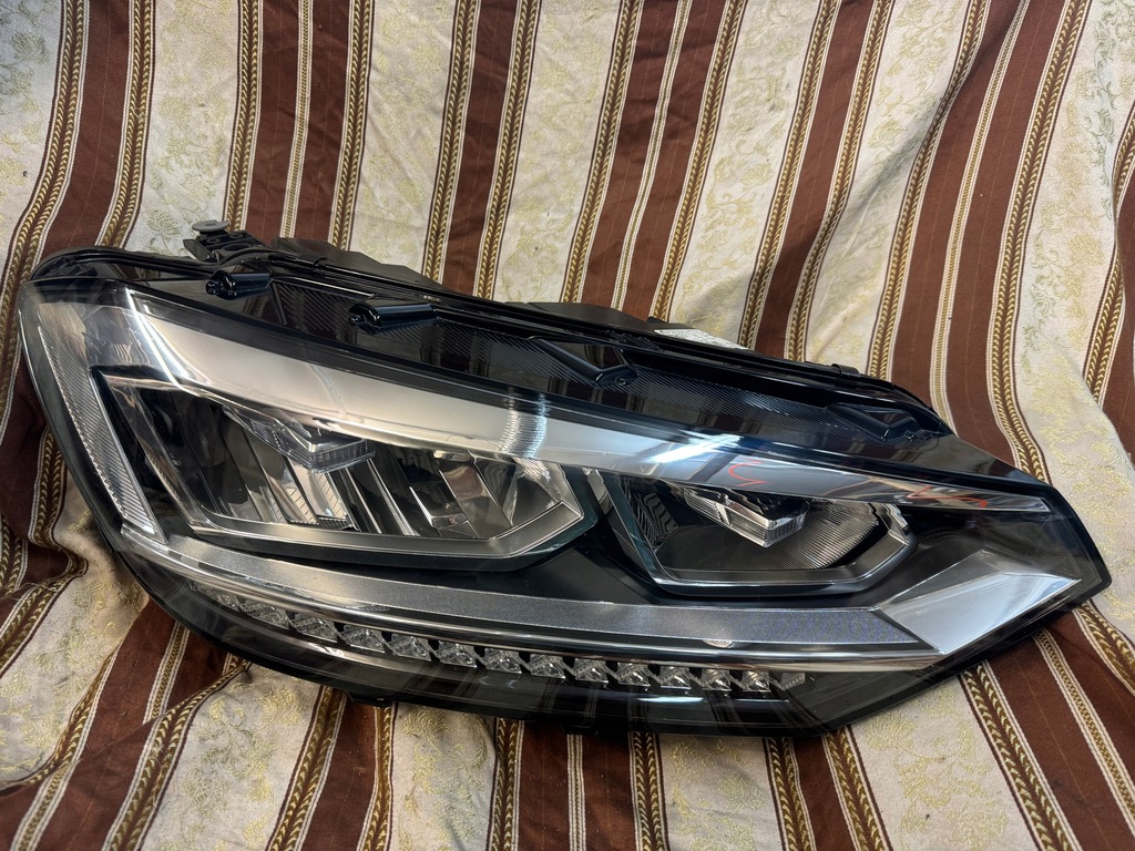 фото №1, Vw touran 5tb full led правий