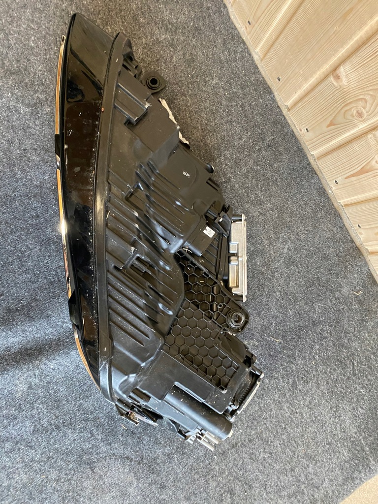 фото №11, Лампа права vw touareg 761 комплектна