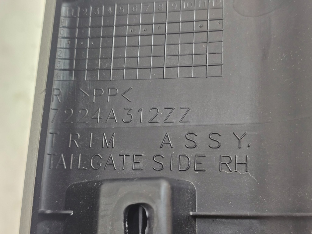 фото №11, Mitsubishi outlander iv 21- защита крышки багажника левая правая 7224a311 usa