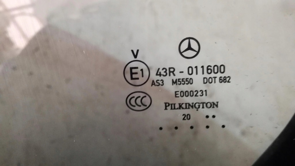 фото №3, Mercedes w223 стекло левая задняя рамка хром