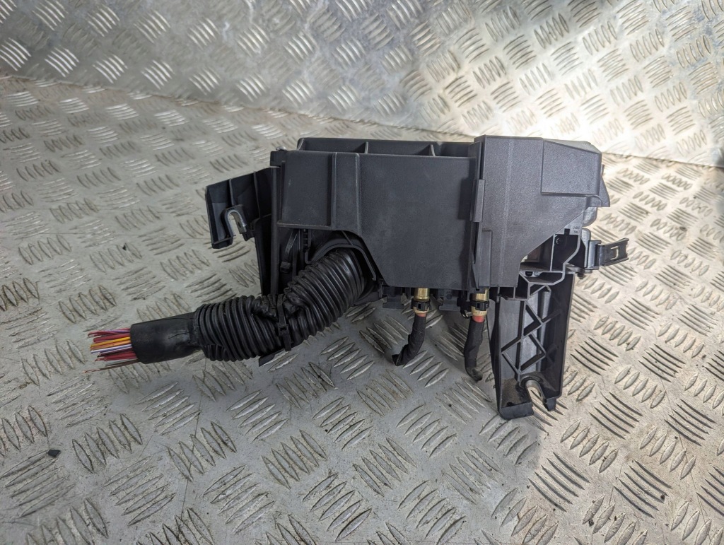 A-klasa w177 2018-2025 1.3 cgi коробка предохранителей Недорого