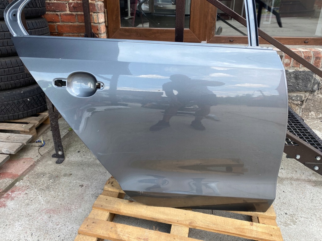 фото №5, Vw jetta '06 // двері праве задня lc5f рамка хром