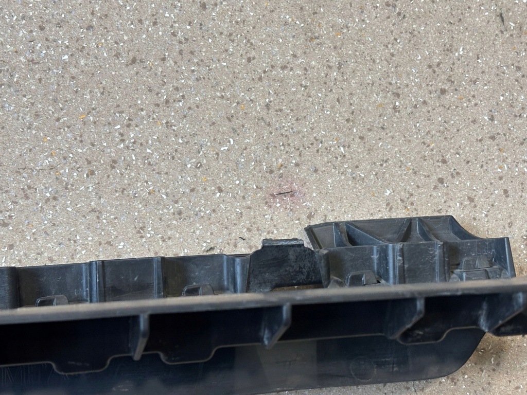 Кронштейн  бампера передний перед bmw 4 g22 g23 g24 g26 8081418 Оригинал