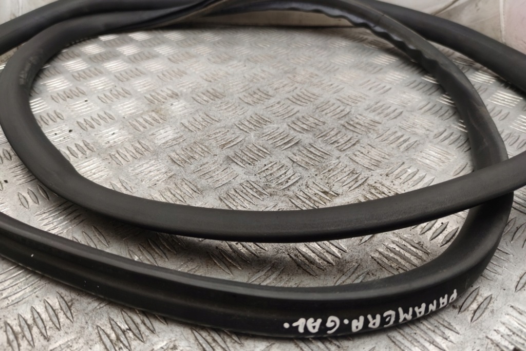 фото №7, Прокладка кришки багажника porsche panamera 970 97051261102 3.0l hybrid