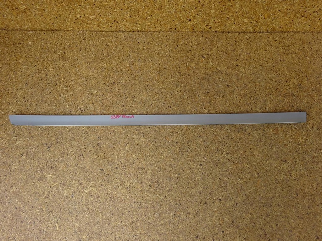 фото №1, Audi s3 8p 3d молдинг дверь нижняя левая 8p3853825a