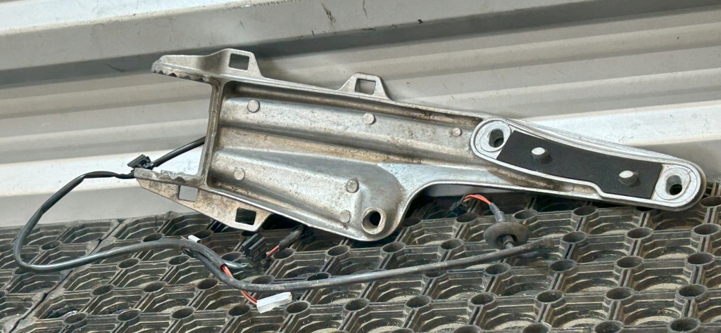 Рычаг кронштейн зеркало rampowego mercedes actros mp4 mp5 antos a9608105419 Доставка