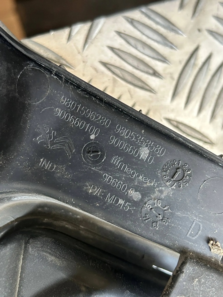 фото №5, Жабо пластиковый левая правое комплект citroen c4 cactus lift 980159668