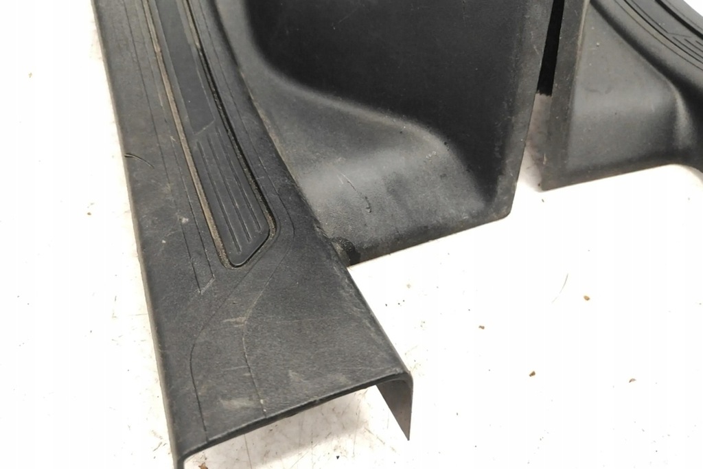 фото №8, Задня ліва молдинг декоративна поріг jaguar xe x760 gx7313244a 2.0l дизель