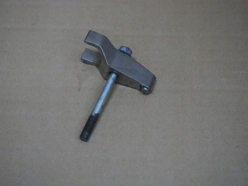 фото №1, Крепление впрыска lexus is ii 2.2 d