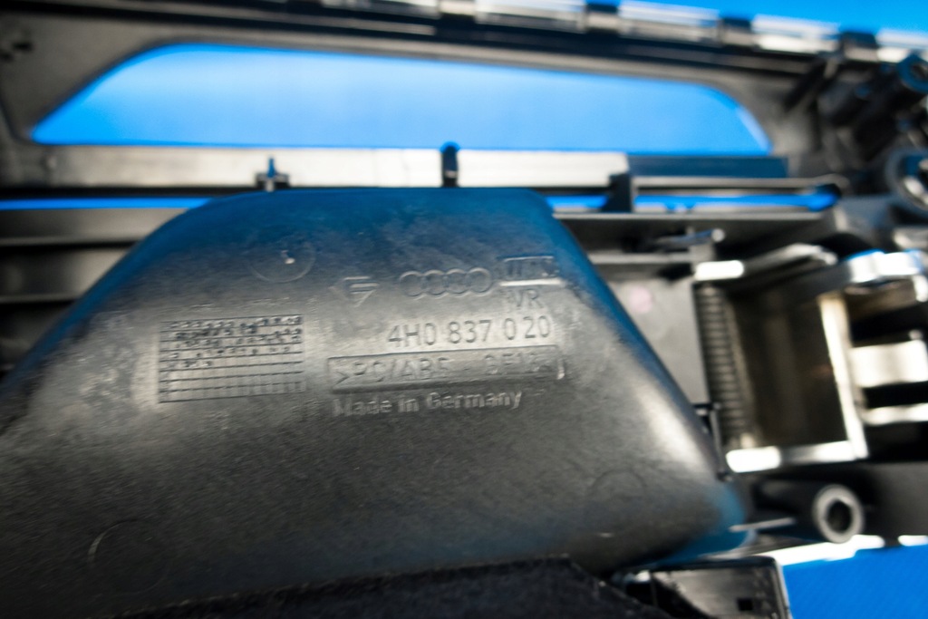 фото №10, Молдинг декоративна двері audi a8 4h0867102e