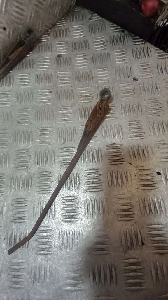 Купити Важіль двірники перед лівий fiat 126 p