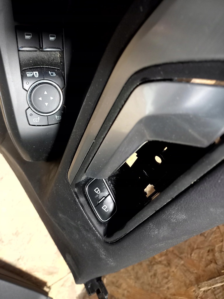 фото №8, Ford focus mk4 kombi комплект обшивка дверей двері