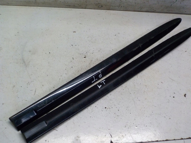 фото №1, Mazda 2 молдинг двері правий задня