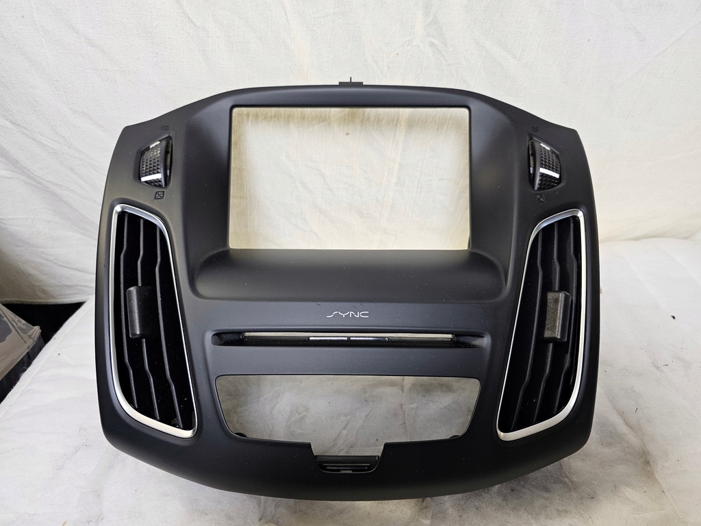 фото №1, Панель рамка корпус радио консоли решётка обдув dekor ford focus mk3 синхронизация