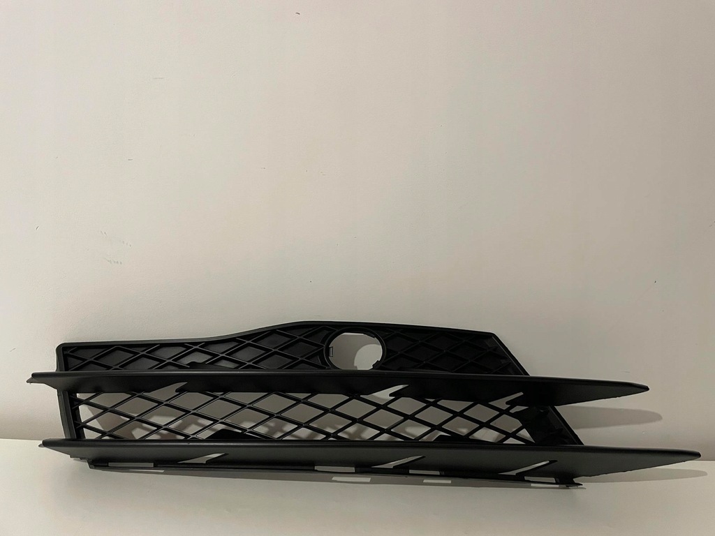 фото №1, Решётка бампера передняя правая audi r8 420807682