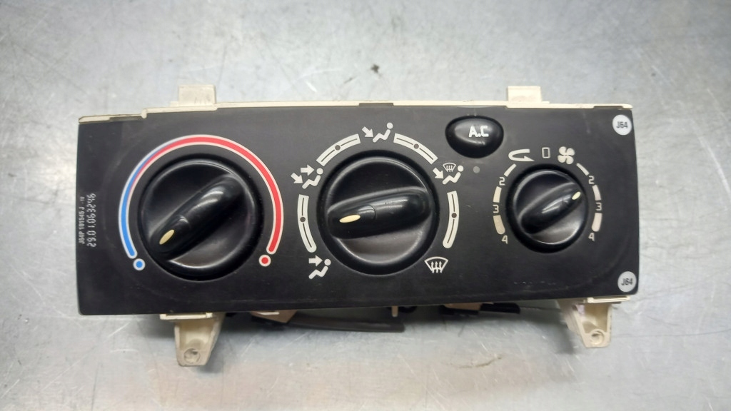 фото №1, Панель обдув renault scenic i 1.9dci 01r 663212p