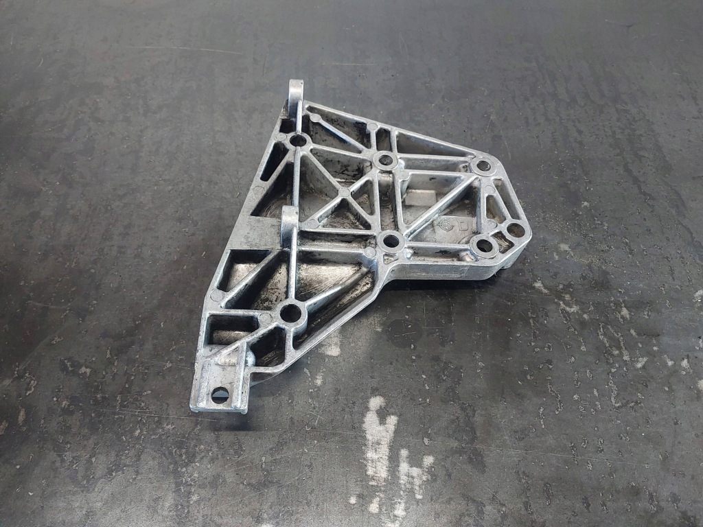 Кронштейн / кронштейн компресора кондиціонера bmw 5 e39 525tds m51d25 2246146 Недорого