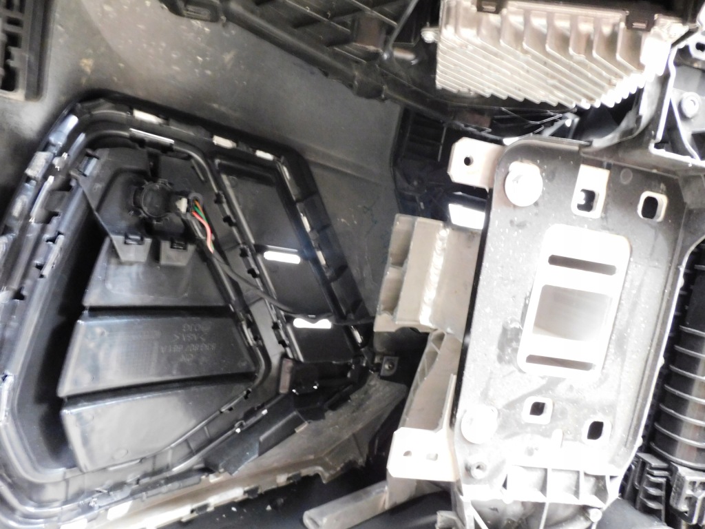 Купити Audi q3 83a s line перед бампер ліхтарі  капот ремінь крила full led