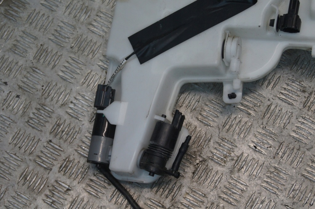 Mercedes x-klasa w470 бак омивача в Україні