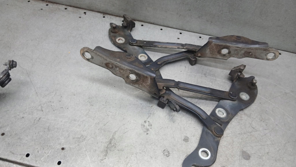 фото №8, Петля крышки volvo s60 i 2.4d5 03r