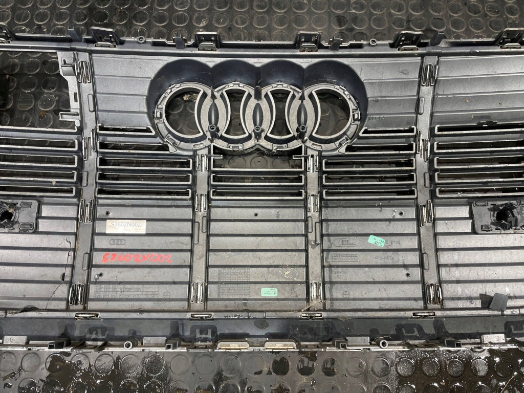 Audi e-tron 4ke 18-22 решітка  решітка радіатора решітка середня бампера перед передня Київ