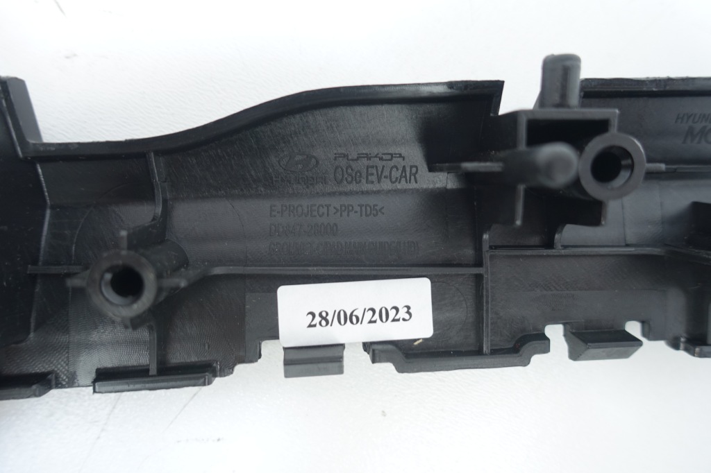 фото №8, Hyundai kona ev напрямна кронштейн бампера 84728-dd000