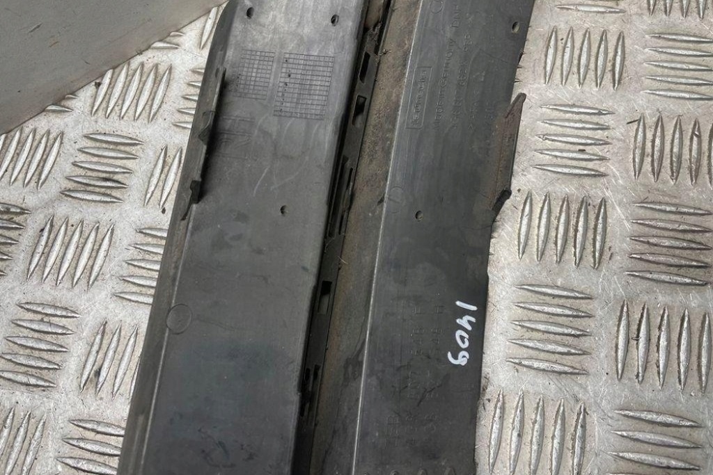 Решётка бампера средняя audi a7 sportback 4ga, 4gf 4g8807682k 2.97l Оригинал