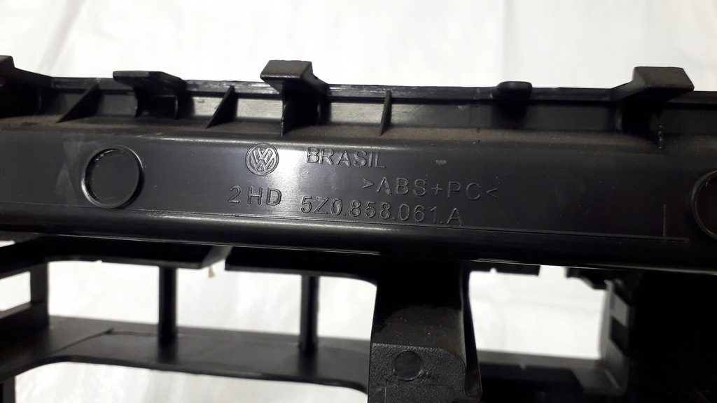 фото №8, Рамка консоль средняя vw fox 5z0858061a