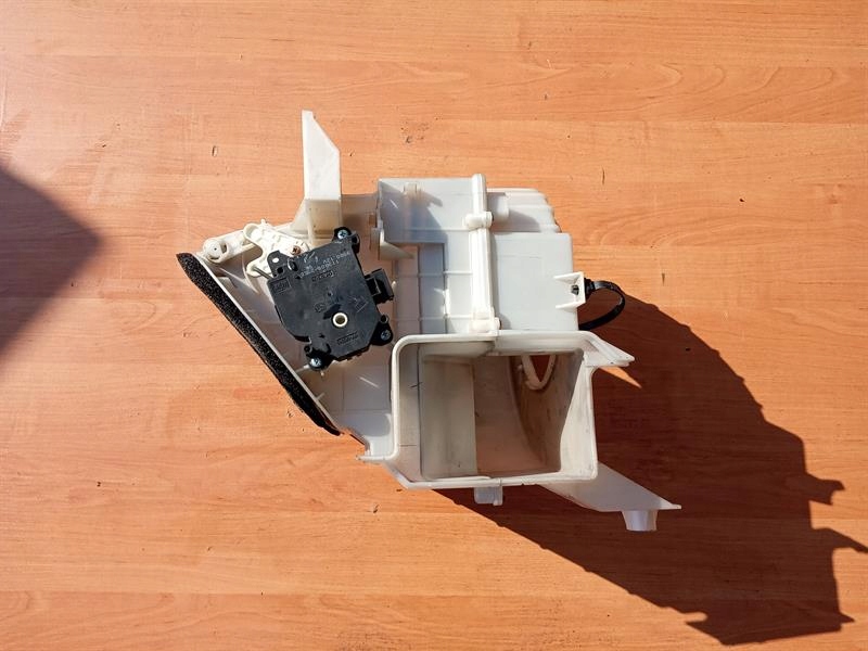 фото №1, Корпус вентилятора обдув mazda rx 8 europa