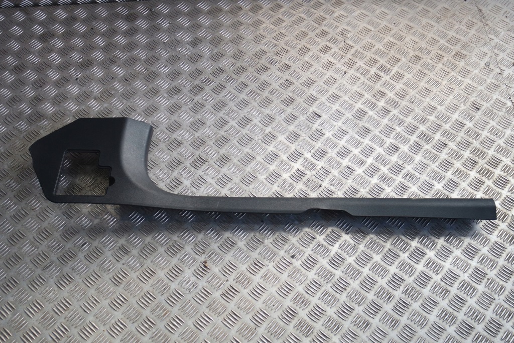 Купити Пластик захист  порога  права mercedes a2056801401