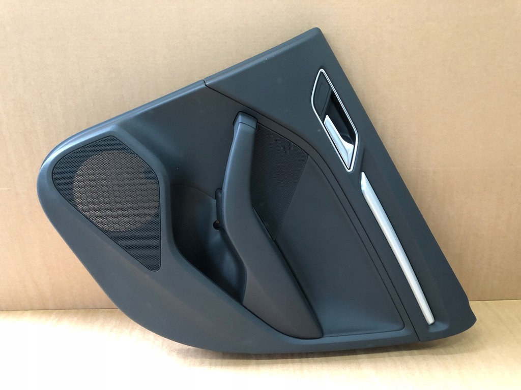 фото №1, Audi a3 8v обшивка дверь правая задняя кожа