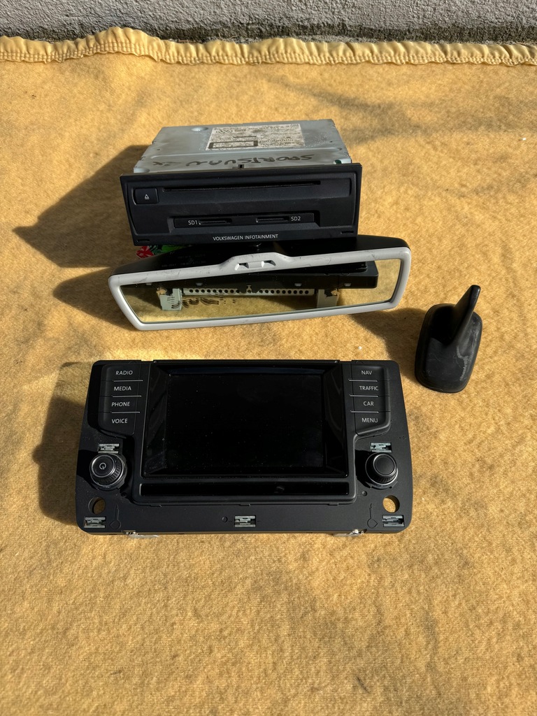 фото №1, Vw golf vii радио дисплей навигация считыватель карта мультимедиа 5g0035846a