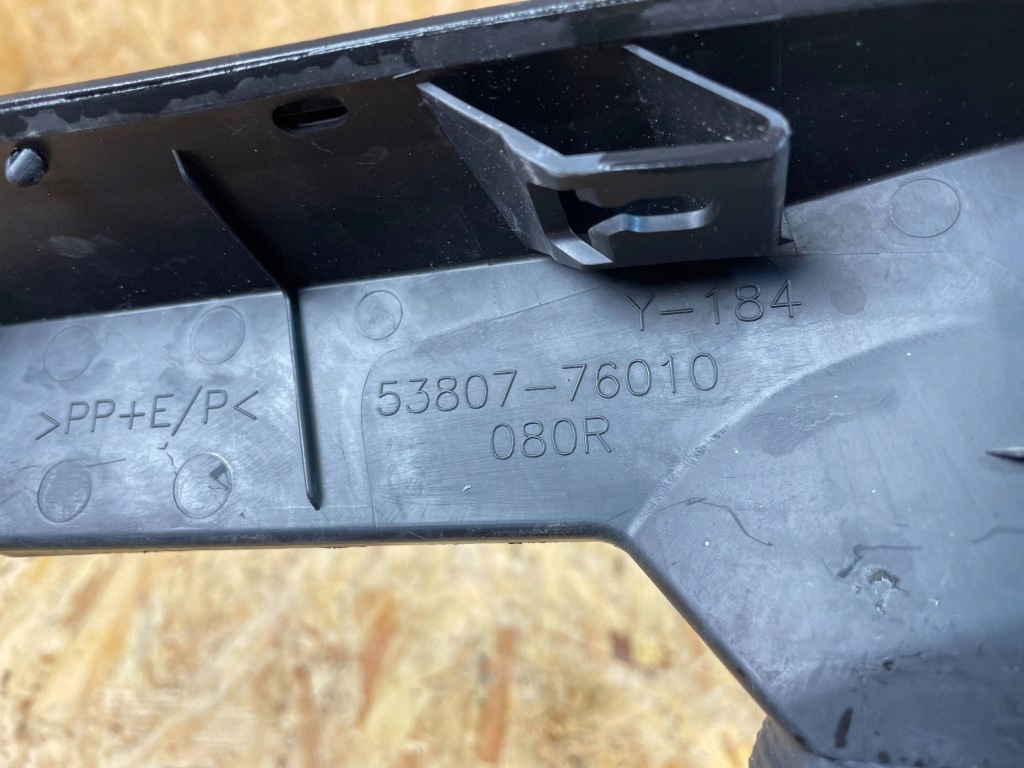 Захист накладка крила перед правий lexus ct 200h 53807-76010 2011- в Україні