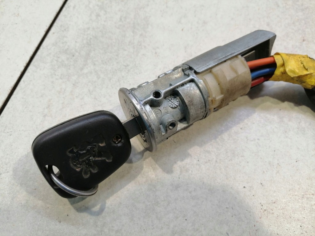 фото №1, Замок зажигания с ключ peugeot 206 sw 2.0 hdi