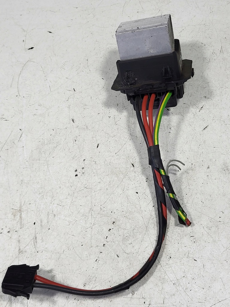 фото №6, Резистор резистор вентилятор peugeot 2008 i t1000034z