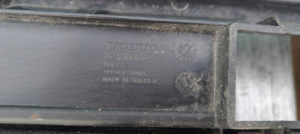 Volvo xc 40 xc40 ii lift решётка средняя бампера перед 32136098 в Украине