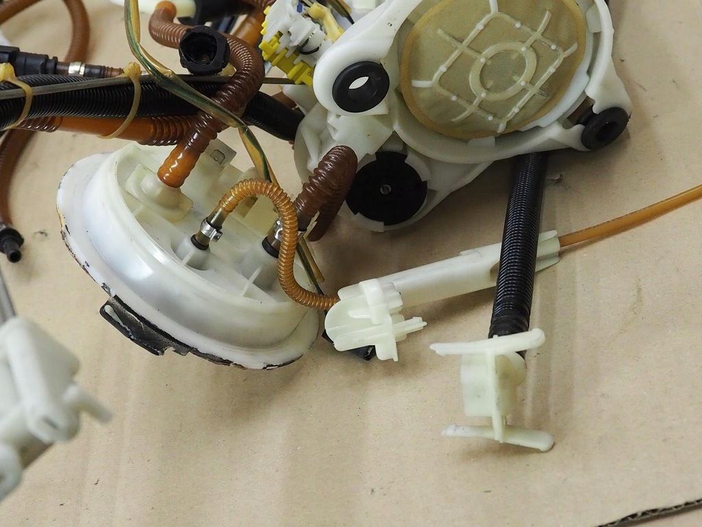 фото №12, Насос топлива audi a8 d3 w12 6.0 bht комплектная