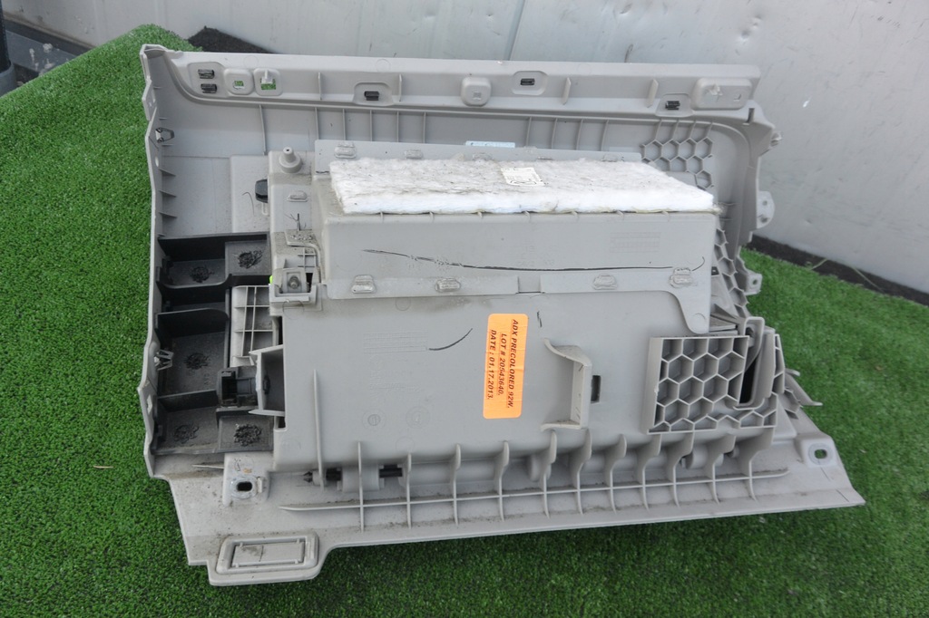 фото №9, Бардачок пасажира szary vw passat b7 usa