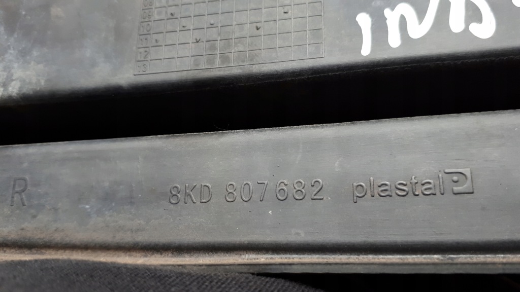 A4 b8 решётка бампера правый перед 8k0807682 Цена